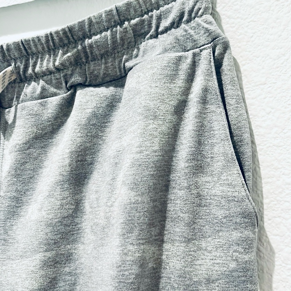 Vuori  Gray Camo Performance Joggers - Picture 4 of 6